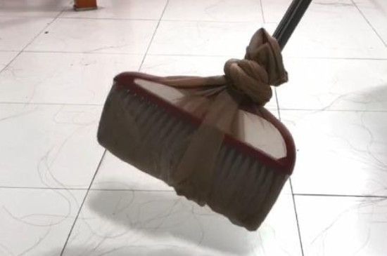 扫把怎么扫地板头发 第3张