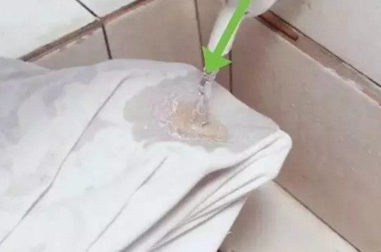 衣服染上油怎么洗 第5张