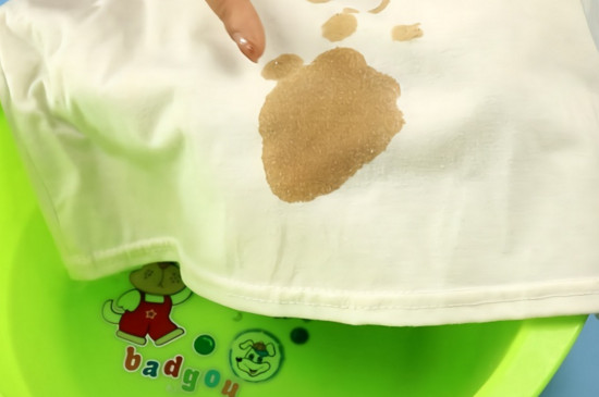 衣服染上油怎么洗 第7张