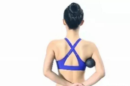 三角肌拉伸动作 第3张