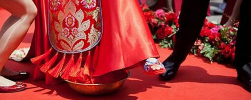 结婚跨火盆什么意思 第1张