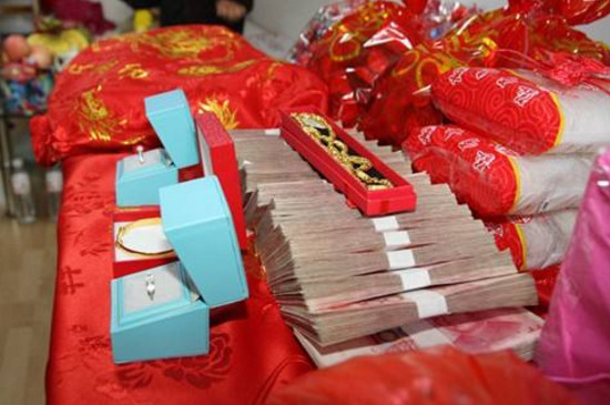 什么地方女方给男方聘礼 第3张