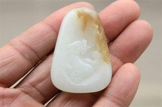 羊脂白玉可以和碧玉一块儿戴吗 第5张