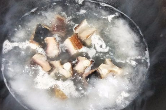 腊鱼怎么做好吃又简单（湖南腊鱼怎么做好吃又简单而且保存更久） 第3张