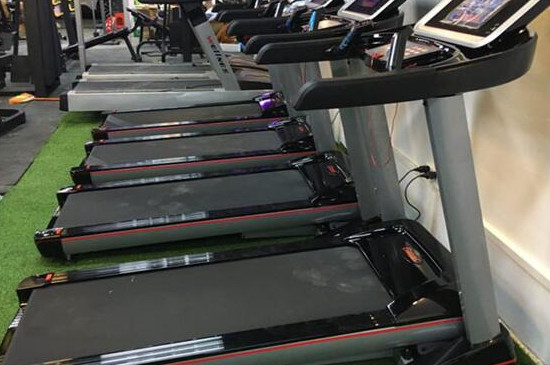 健身应该先用器械还是先用杠铃（健身先用器械再用杠铃） 第3张
