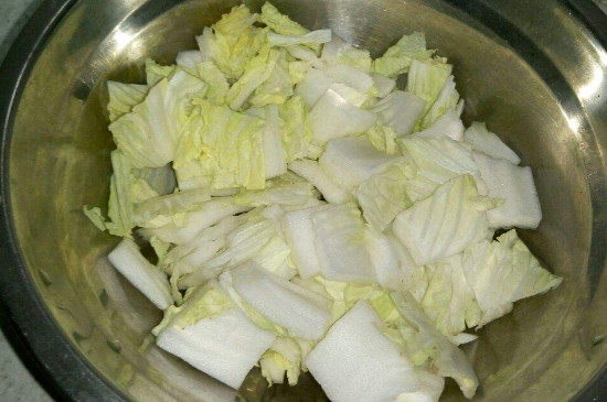 白菜和土豆怎么炒好（白菜炒土豆的做法） 第3张