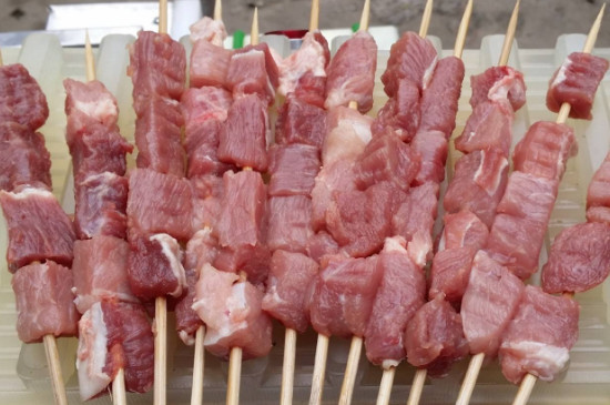 自己烧烤羊肉串怎么腌制（自己烧烤羊肉串的腌制方法） 第7张
