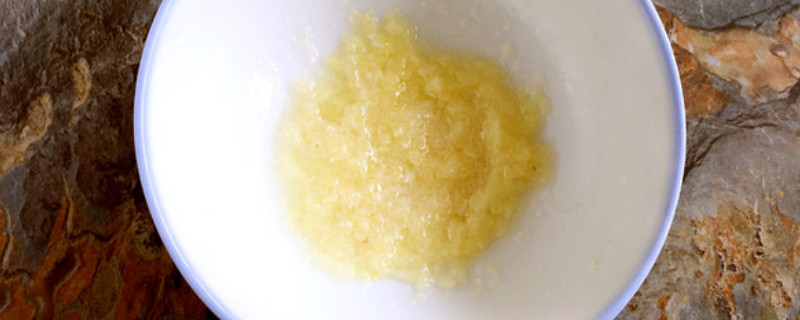 凉面里的蒜泥水怎么做（制作美味凉面的技巧） 第1张