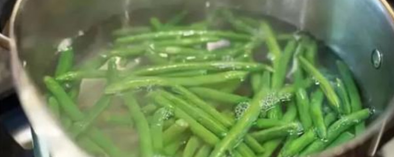 长缸豆怎么腌（腌长豇豆的方法） 第1张