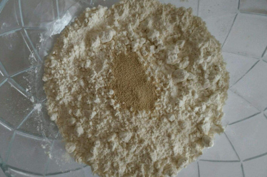 烤箱家常面包的做法（烤箱面包的家庭做法和窍门） 第3张