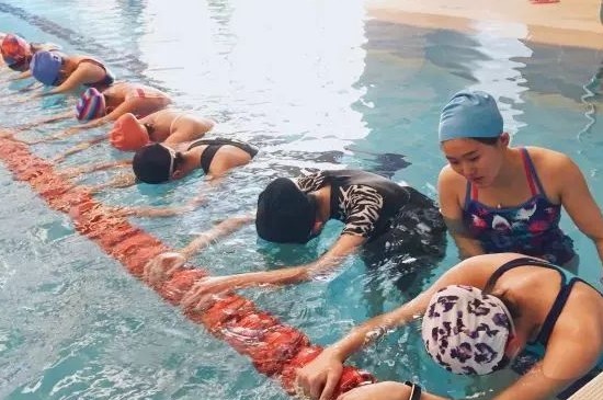 游泳憋气怎么练（游泳憋气的正确训练方法） 第3张