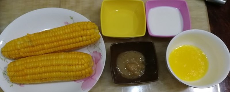 电烤箱烤生玉米的做法（烤箱怎么烤生玉米最简单的窍门） 第1张