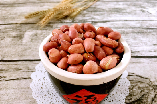 微波花生米怎么做好吃带咸味（微波花生米的正确制作方法） 第3张