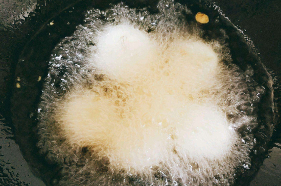 白砂糖怎么熬糖水（白砂糖熬糖水的方法） 第5张