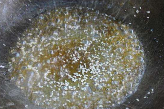白砂糖怎么熬糖水（白砂糖熬糖水的方法） 第7张