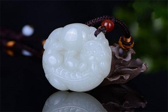 和田玉可以带着洗澡吗（和田玉不适合带着洗澡） 第3张