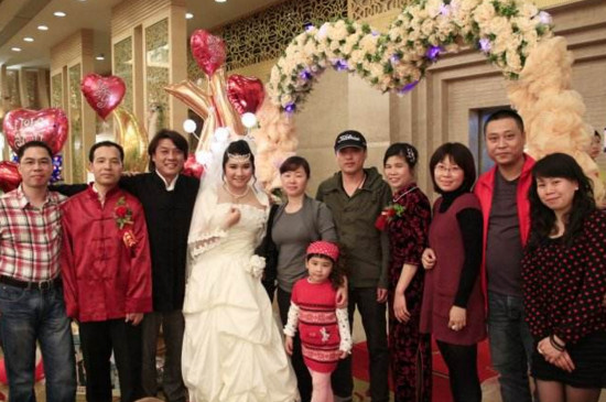 朋友结婚可以穿一身黑色吗 第3张