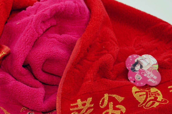 结婚喜宴一般除了放糖果还送什么 第3张