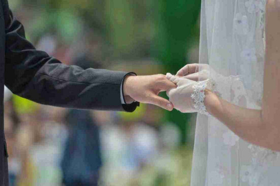 结婚戒指什么时候交换 第3张