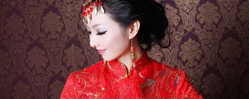 结婚穿旗袍配什么头饰 第1张