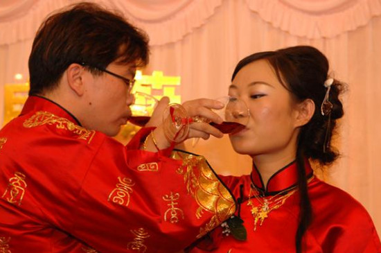 交杯酒是中式还是西式 第5张
