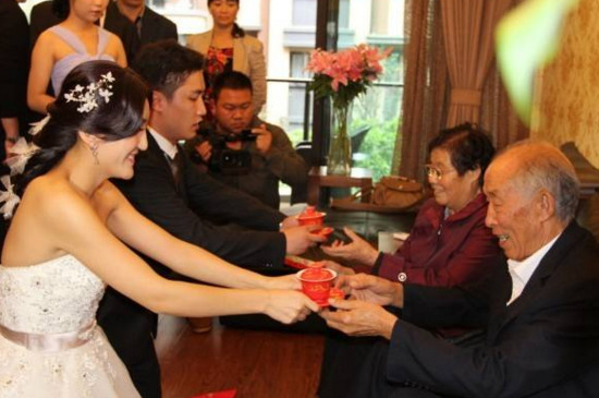 结婚改口费双方父母一样吗 第3张