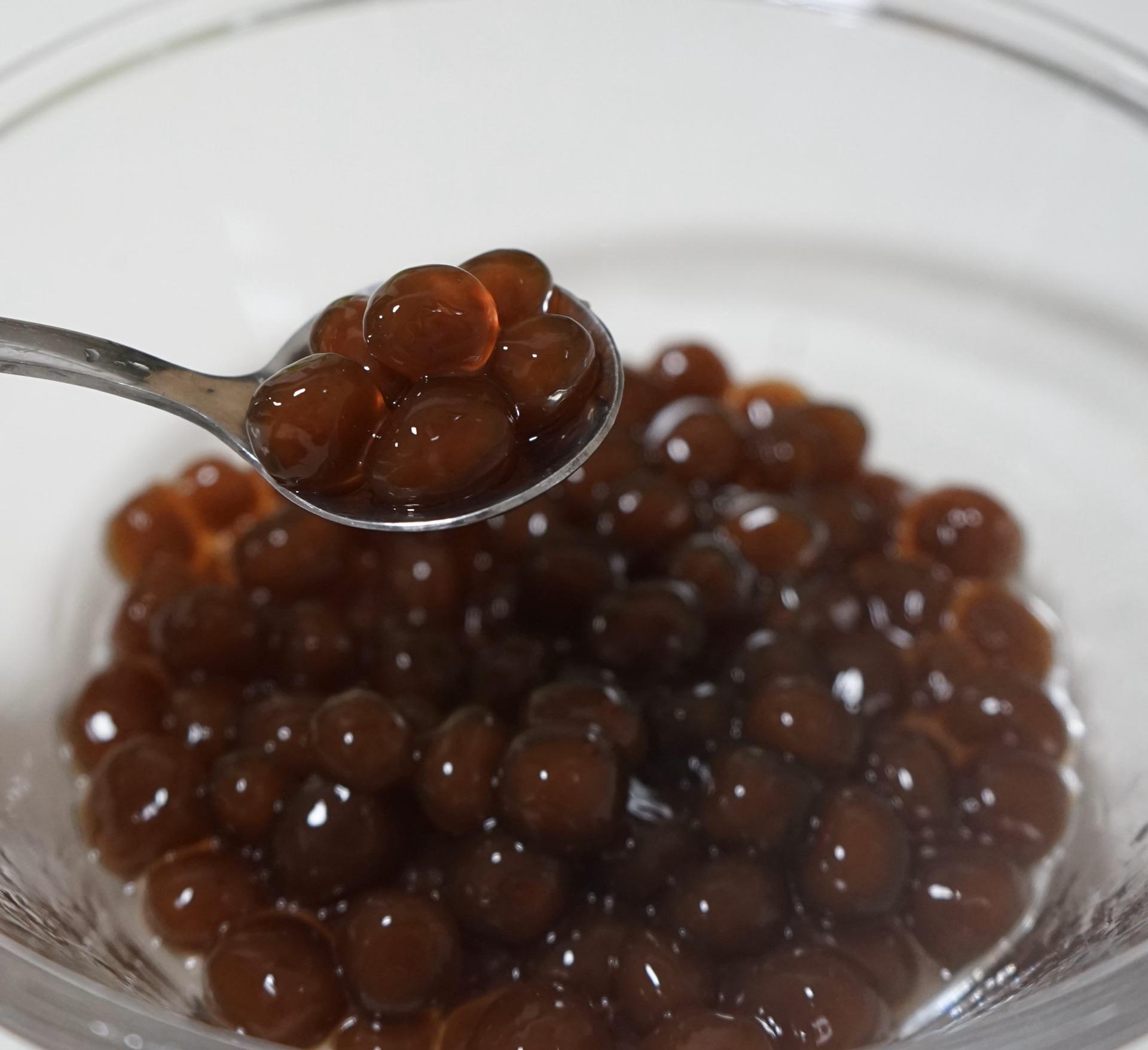 奶茶里的“珍珠”是怎么做的，1勺红糖，2勺水，3勺面粉轻松做成 第1张