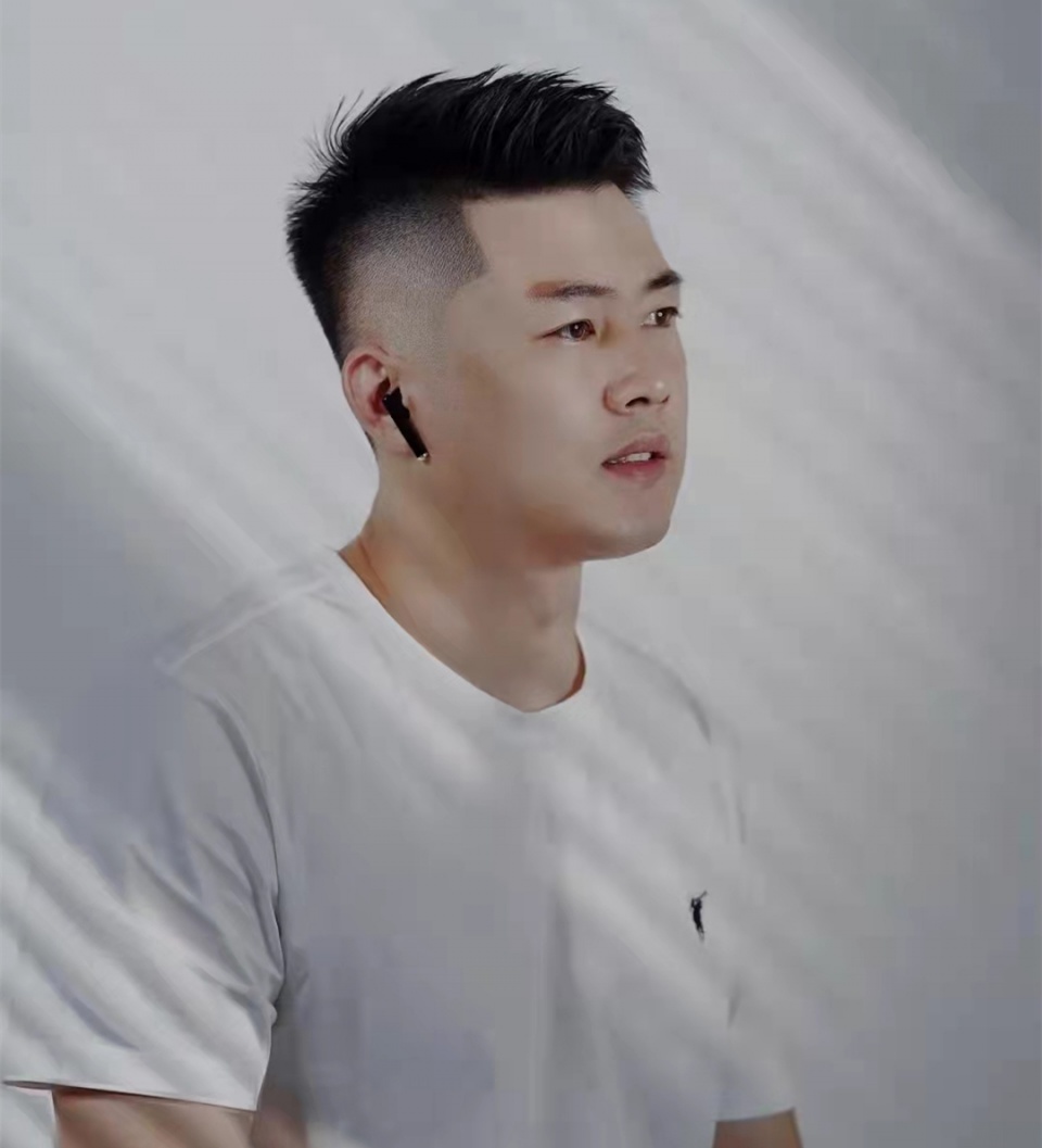 换来换去还是这几种发型养眼，小帅哥大叔都适合，精干更有男人味 第1张