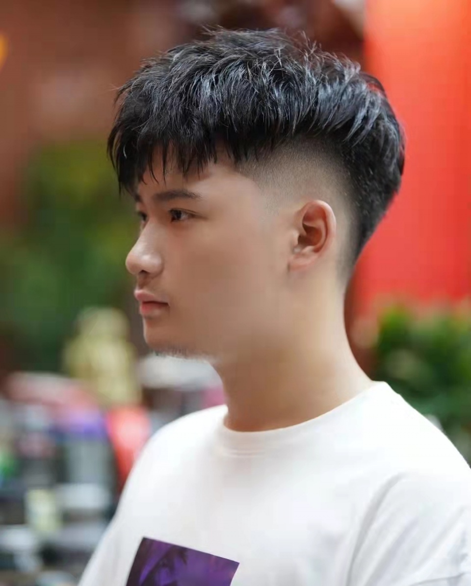 换来换去还是这几种发型养眼，小帅哥大叔都适合，精干更有男人味 第3张
