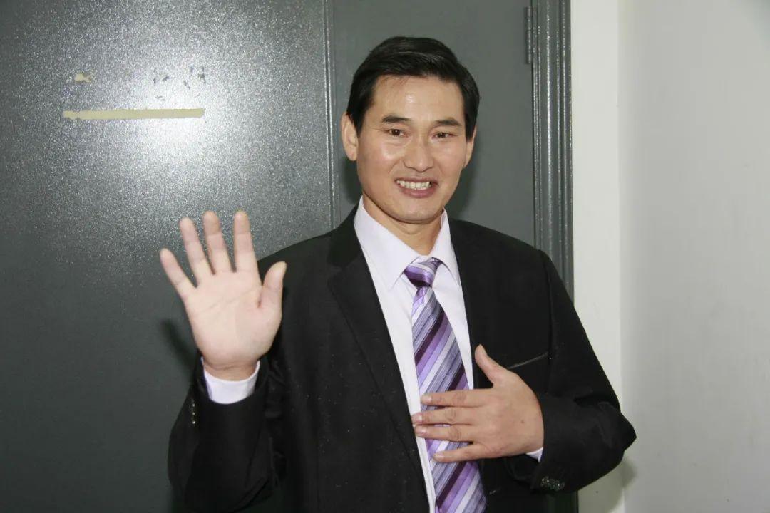 “天才嗓子”大衣哥的艰辛成名史，和那些被他“惯坏”的家人村民 第1张
