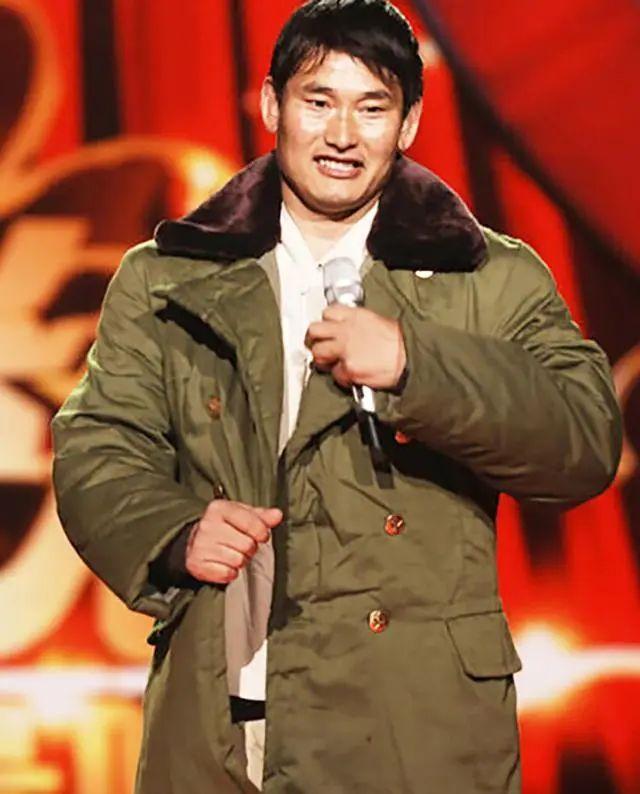 “天才嗓子”大衣哥的艰辛成名史，和那些被他“惯坏”的家人村民 第13张
