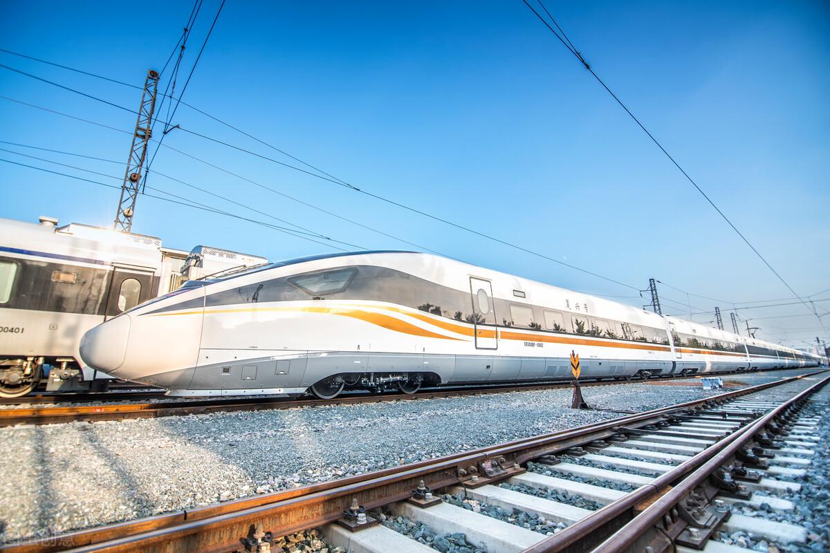 都是动车，"和谐号"与"复兴号"有啥区别？哪个更强？ 第3张