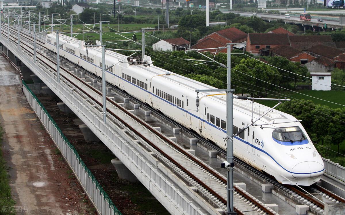 都是动车，"和谐号"与"复兴号"有啥区别？哪个更强？ 第7张