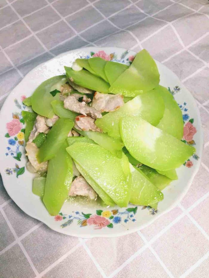 清爽不油腻，好吃又甜丝丝——佛手瓜炒肉片成品图 第9张