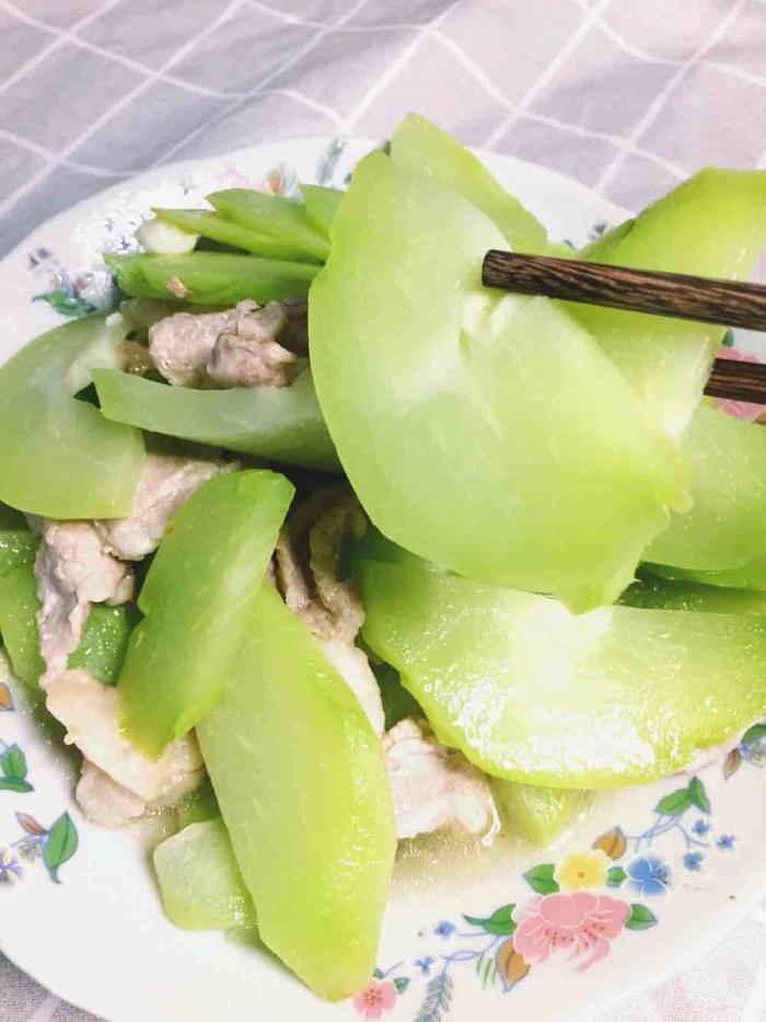 清爽不油腻，好吃又甜丝丝——佛手瓜炒肉片成品图 第11张