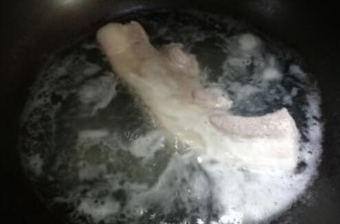 墨鱼干烧五花肉的做法步骤：1 第1张