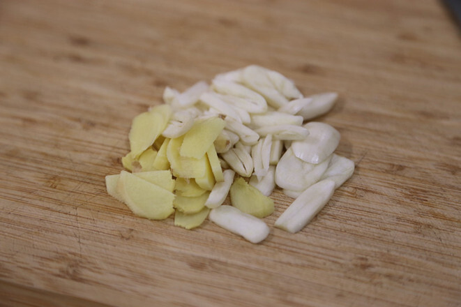 香辣毛豆米炒小鱼干 第9张