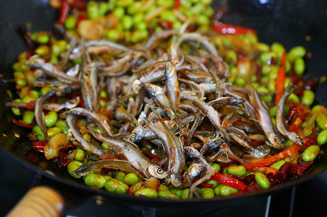 香辣毛豆米炒小鱼干 第33张