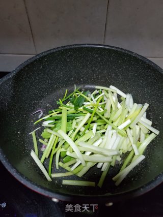 香芹韭黄肉片炒米粉的做法步骤：4 第7张