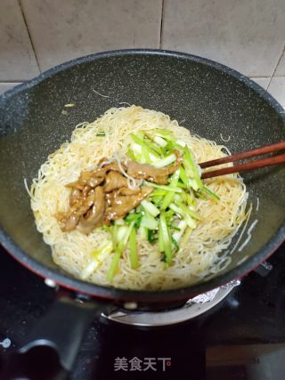 香芹韭黄肉片炒米粉的做法步骤：7 第13张
