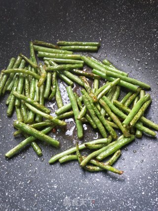 烧烤味干煸豆角的做法步骤：2 第3张