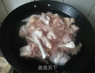 灵芝炖鸡的做法步骤：1 第1张