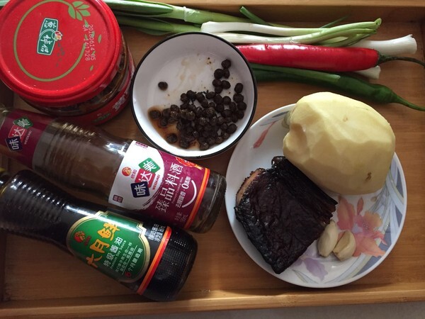 回锅土豆炒腊肉 第1张