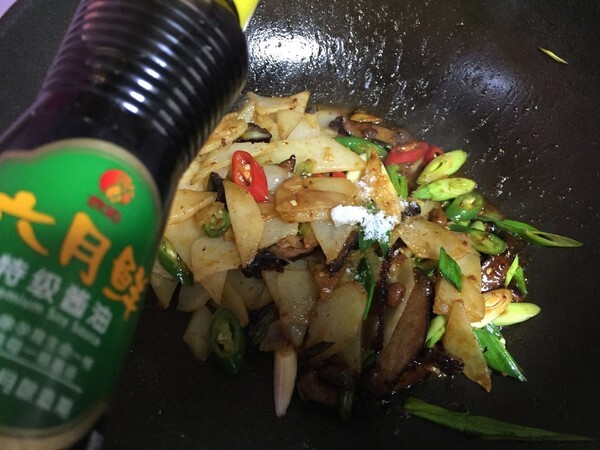回锅土豆炒腊肉 第23张