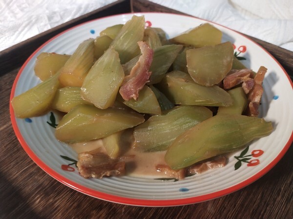 腊肉炖莴苣成品图 第15张