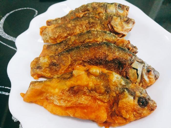 香酥小鲫鱼制作全过程 第5张