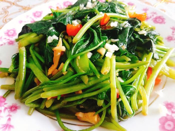 山芋杆居然这么好吃，三块钱做一盘，清香脆嫩营养高，给肉不换 第3张