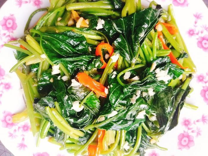 山芋杆居然这么好吃，三块钱做一盘，清香脆嫩营养高，给肉不换 第17张