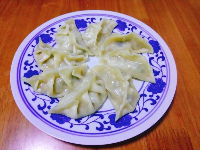香芹饺子好吃有诀窍，调馅很关键，鲜香脆嫩多汁不油腻，天热要多吃 第7张