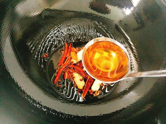 教你酱油鸡最好吃做法，用料简单易学，皮香酥肉嫩滑，吃不腻 第13张